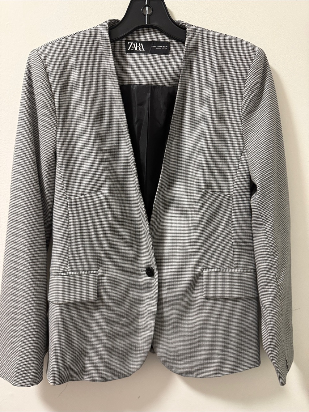 Zara Women’s Houndstooth Blazer Grey & White. Size 8.
